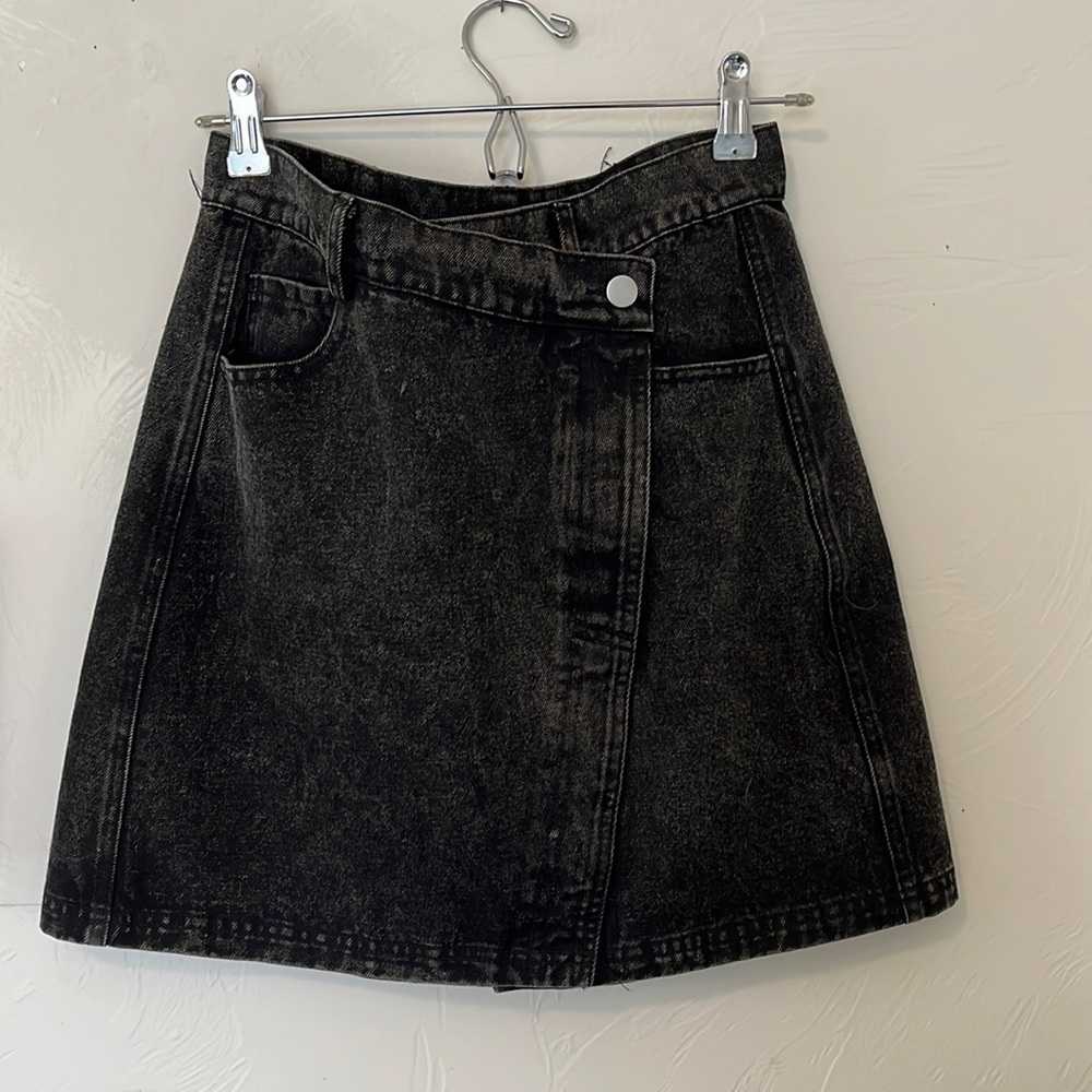 Gilli size medium denim skirt with cross cross waistband